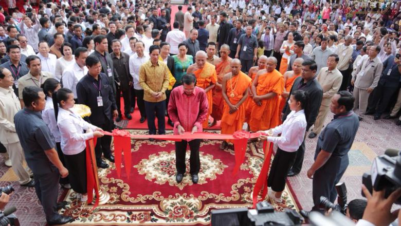 នាយក​រដ្ឋ​មន្ត្រី​ថា មាន​អតីត​មន្ត្រី​បក្ស​ប្រឆាំង​ស្នើ​លោក​សុំ​ប្រឡូក​នយោ​បាយ​វិញ​តែ​លោក​គ្មានសិទ្ធិ​សម្រេច​